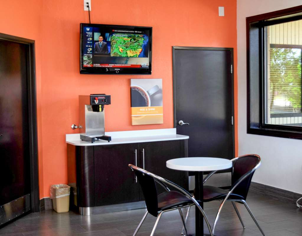 Sky Palace Inn & Suites By Jasper Beeville Interior photo