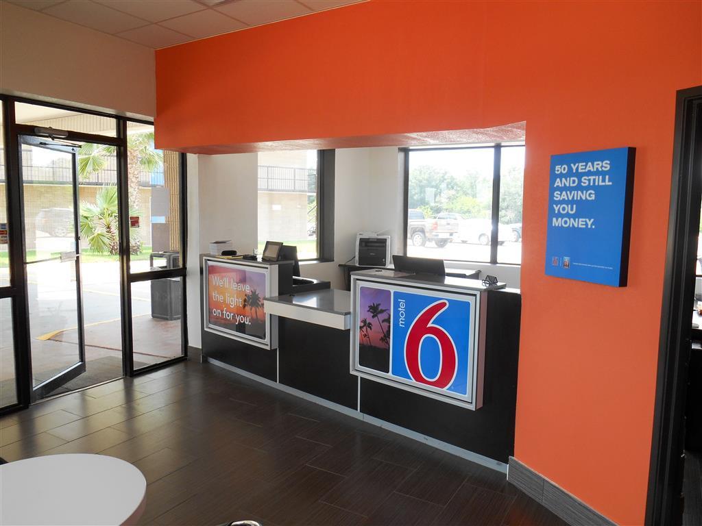 Sky Palace Inn & Suites By Jasper Beeville Interior photo